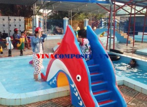 Cầu trượt hồ bơi con cá heo 