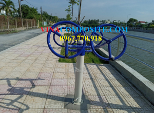 Dụng cụ luyện tập thể dục ngoài trời