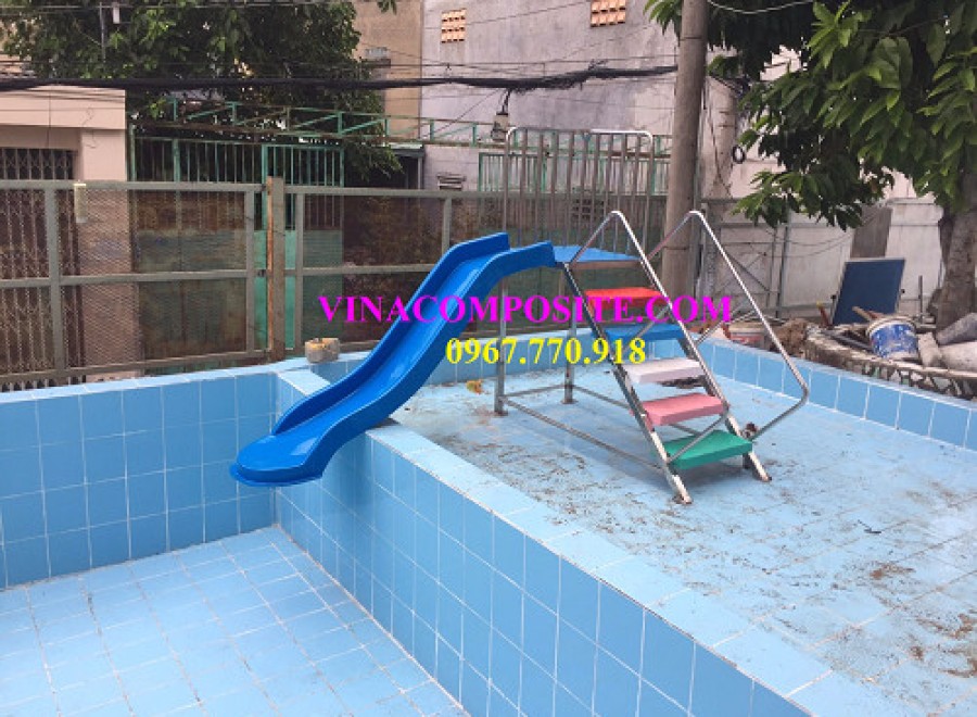 Cầu trượt máng đơn hồ bơi
