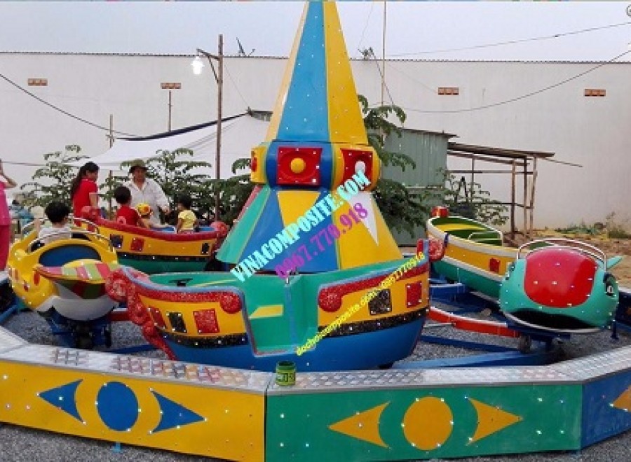 Đu quay cá lượn và tàu cano