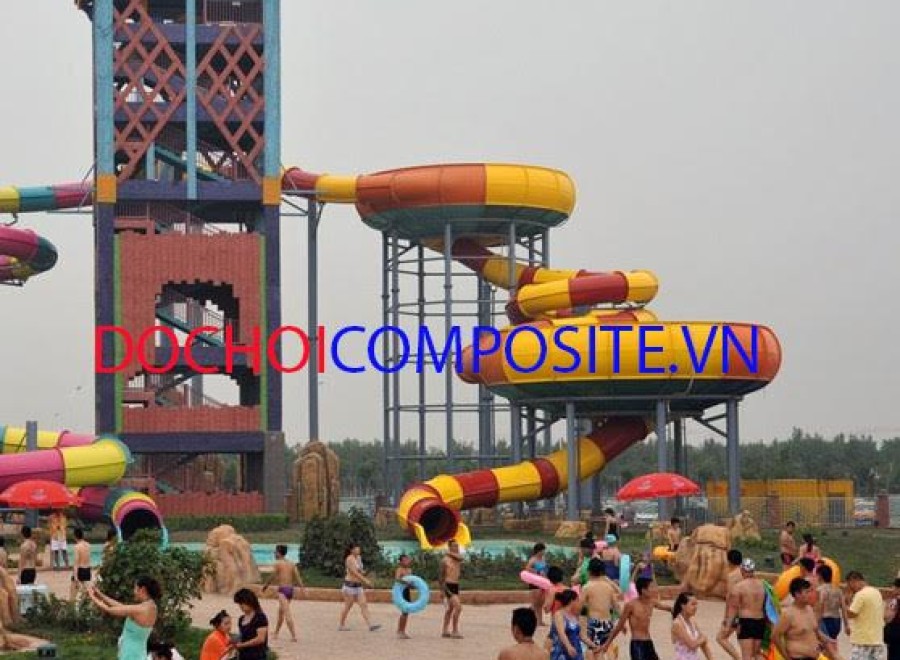 Máng trượt xoắn công viên nước