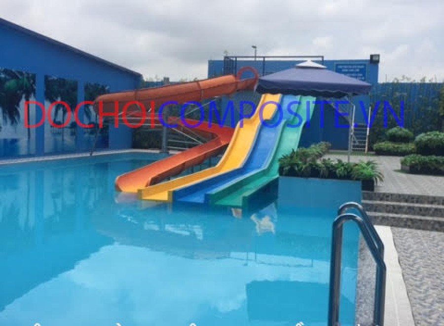 Cầu trượt nước hồ bơi 