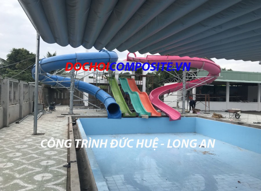 Máng trượt nước hồ bơi 