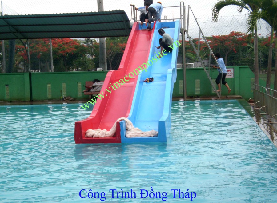 Máng trượt nước hồ bơi nhựa composite