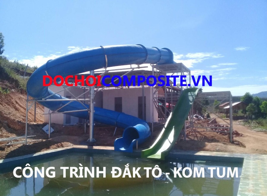 Máng trượt nước xoắn kín 