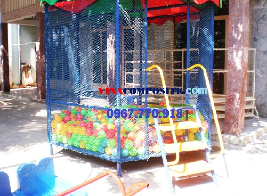 Nhà banh trẻ em ngoài trời