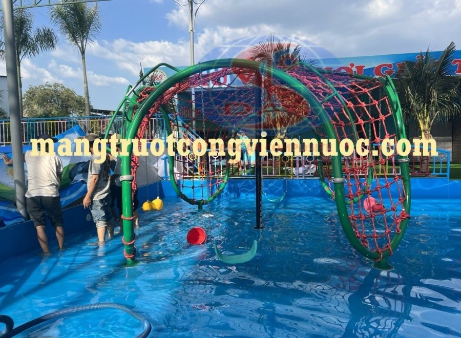 Thang leo xích đu chơi nước