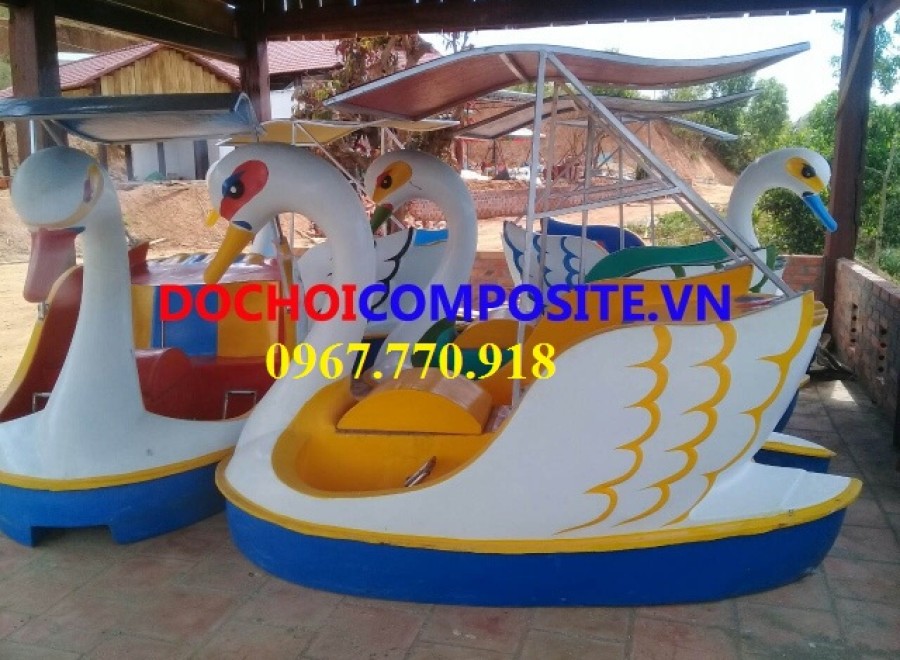 Thuyền Thiên Nga đạp nước 