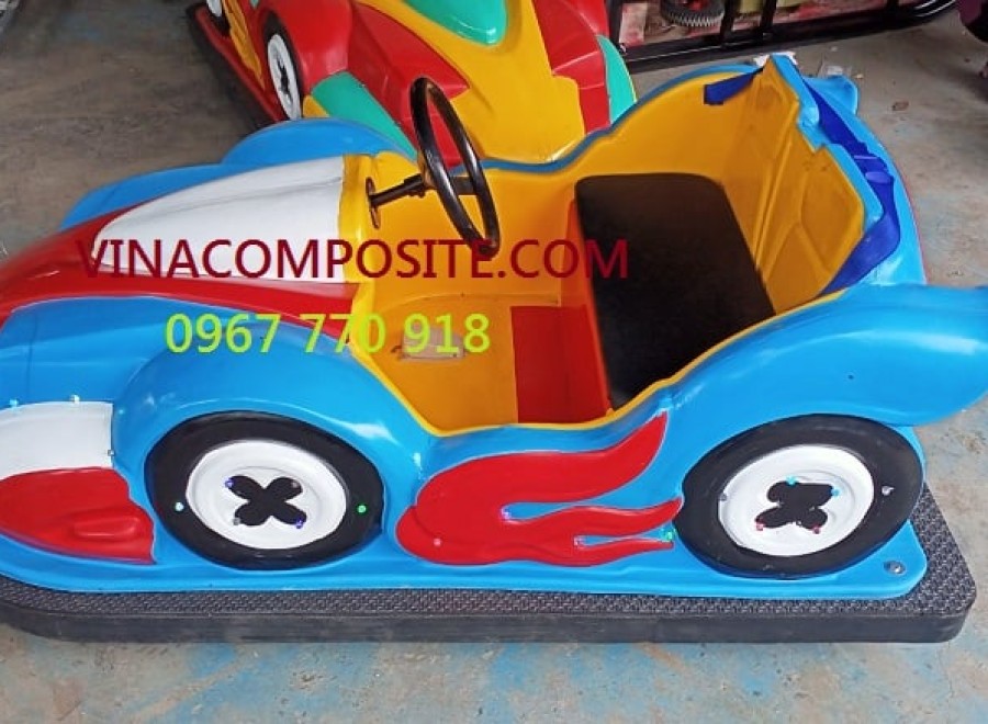 Xe điện đụng khu vui chơi trẻ em