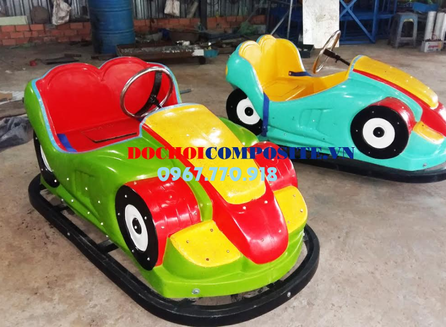 Xe điện đụng trẻ em