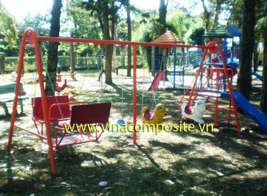 Xích đu cầu trượt ngoài trời
